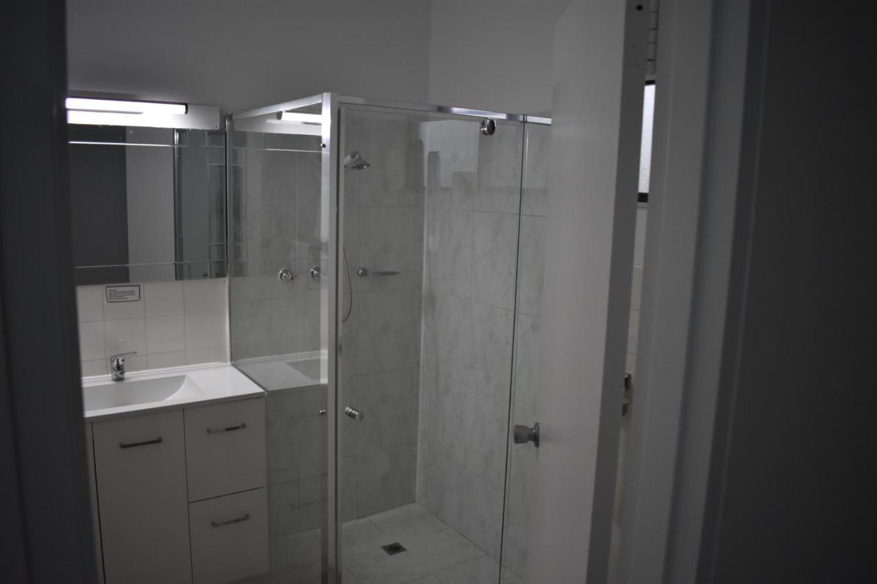 Riviana Motel Дениликуин Экстерьер фото