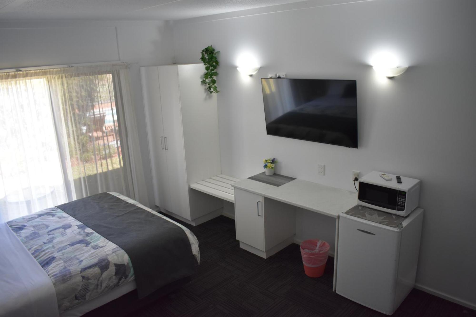 Riviana Motel Дениликуин Экстерьер фото