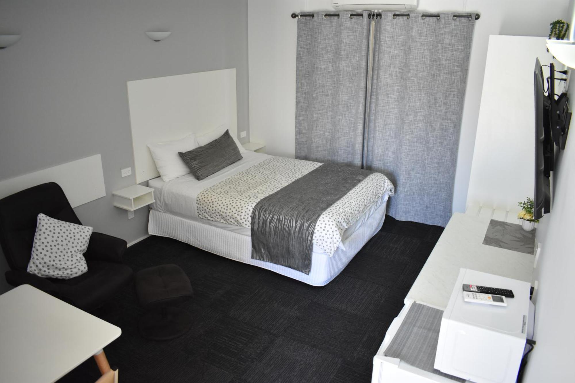 Riviana Motel Дениликуин Экстерьер фото